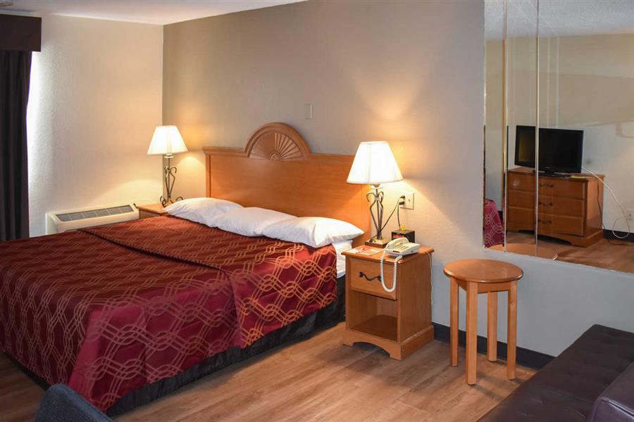 King Suite at MHO Hotel Bordentown