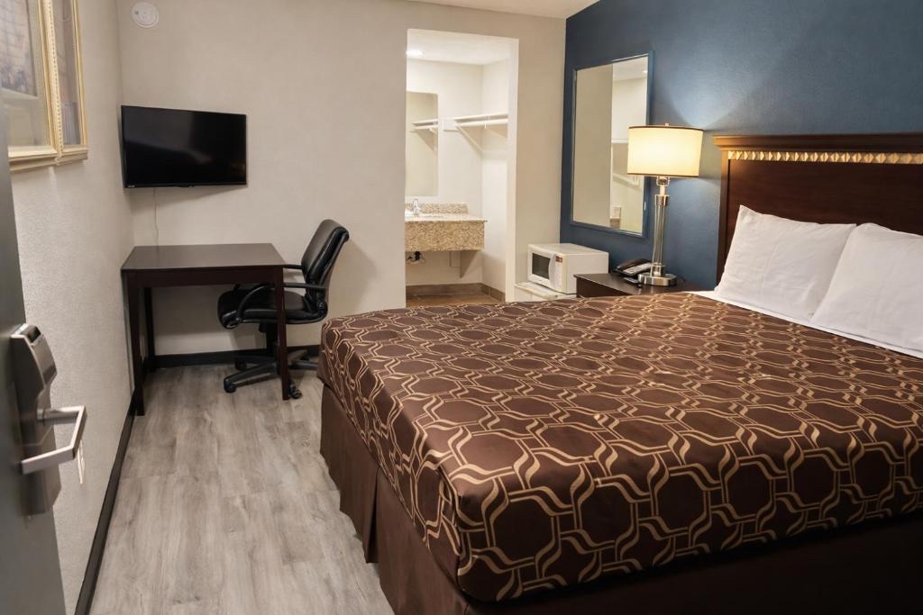 Non Smoking 1 King Bed at MHO Hotel Eloy AZ